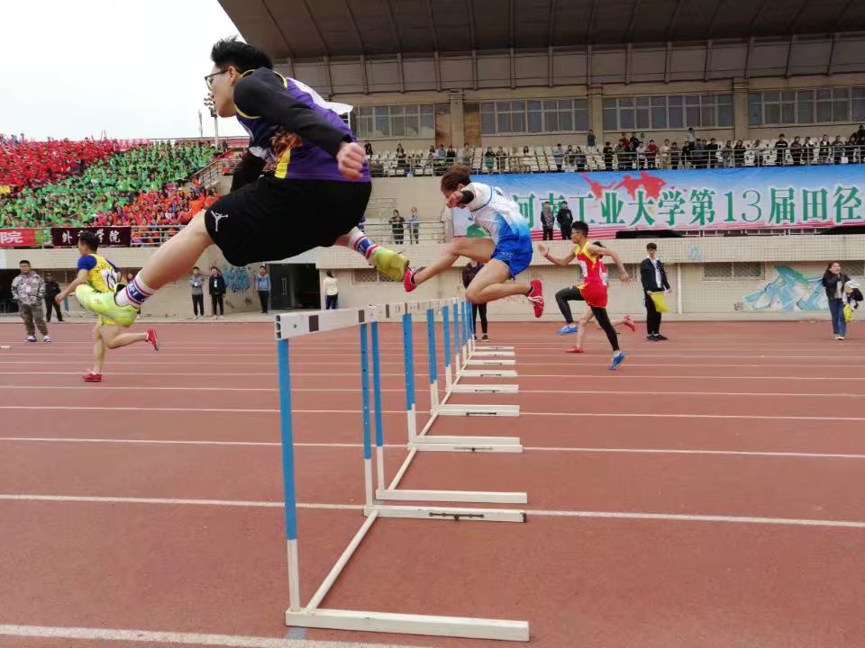 喜报我我院学生在男子110米跨栏比赛中再创辉煌
